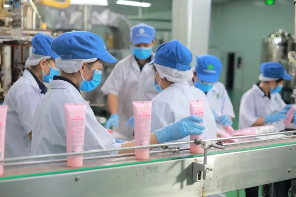 Bên trong nhà máy sản xuất mỹ phẩm OEM/ODM chuẩn quốc tế