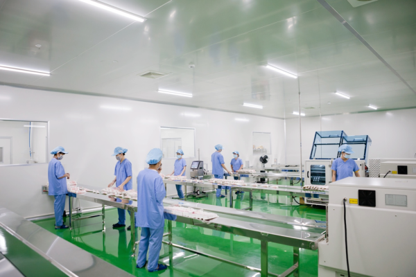 Bên trong nhà máy sản xuất mỹ phẩm chuẩn quốc tế – Quy trình khắt khe từ A đến Z