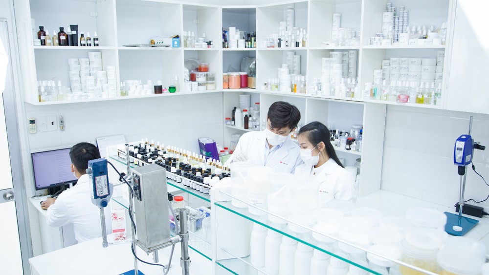 Vì Sao Nhà Máy Mỹ Phẩm Cần Phòng Sạch?