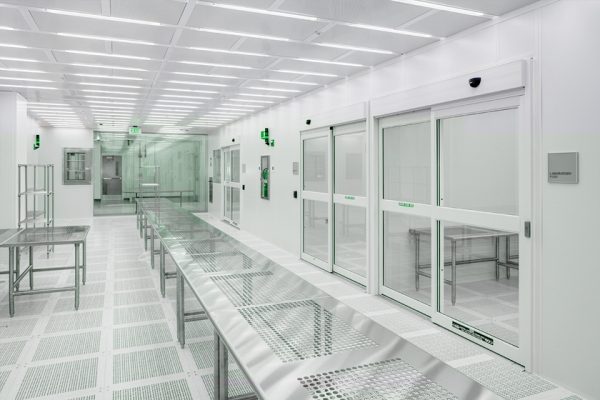 Vật Liệu Thi Công Phòng Sạch GMP: Tiêu Chuẩn Và Ứng Dụng Năm 2026
