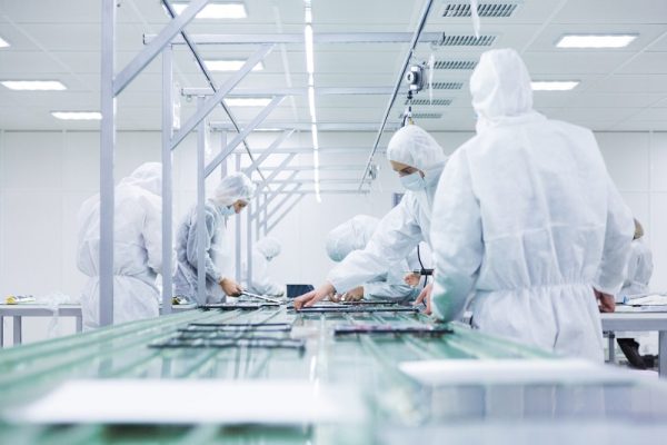 Nhà xưởng sản xuất mỹ phẩm đạt chuẩn CGMP có vai trò gì trong việc nâng cao chất lượng sản phẩm?